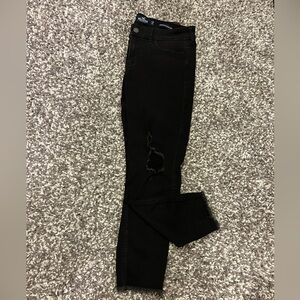 🖤 Hollister Low Rise Super Skinny Crop Jeans